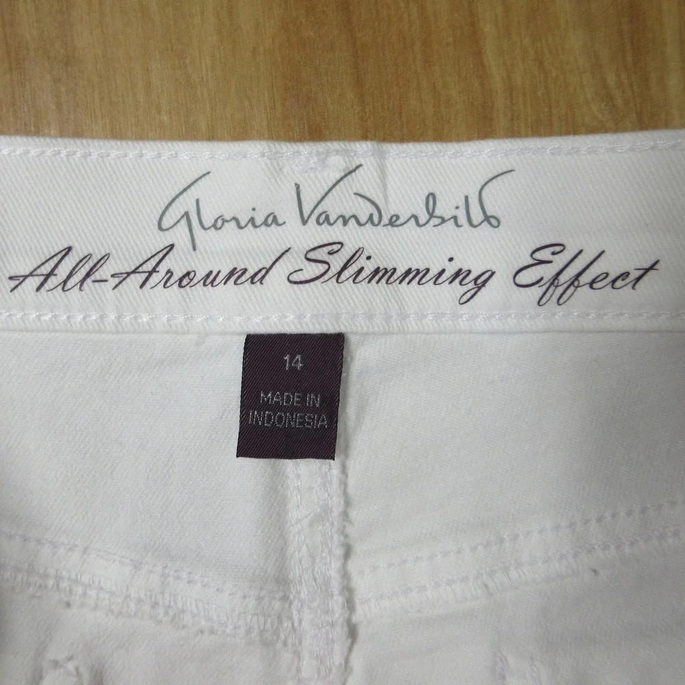 GLORIA VANDERBILT Amanda Jean Shorts Sz 14 Vintage White Stretch Denim Jorts NWT